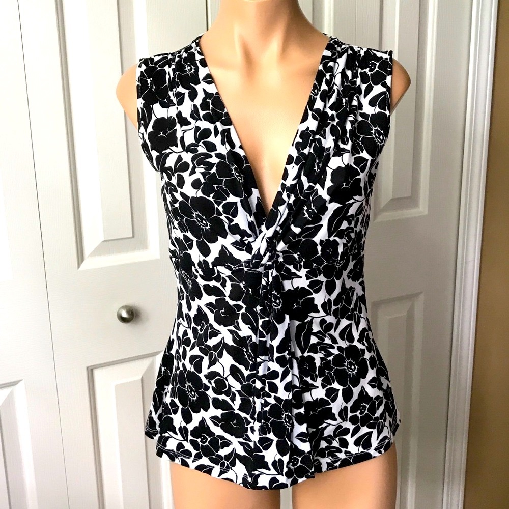 Liz Claiborne V-Neck Sleeveless Blouse